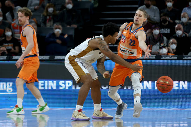 阵型整齐的 阵型整齐的