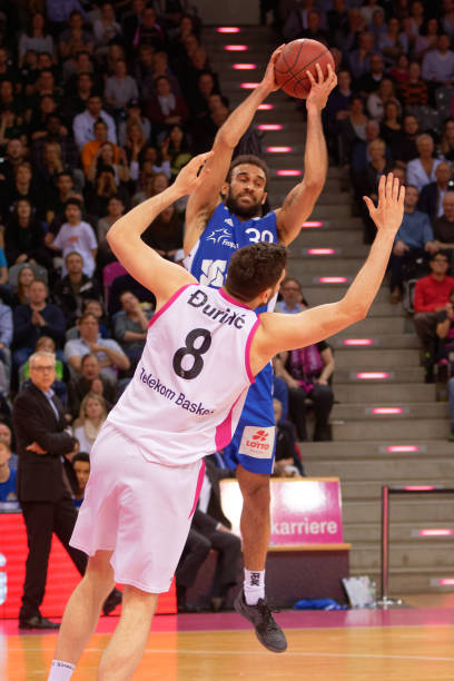 求球员具有 求球员具有